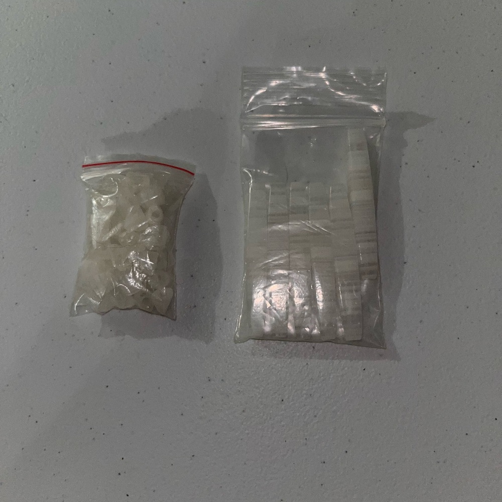 💙 Bundle of 2 Bags of Clear Plastic Beads and Tubes